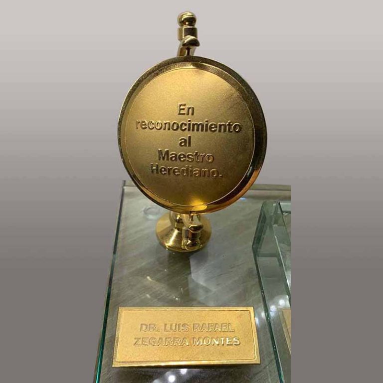 Reconomiento al Maestro Herediano