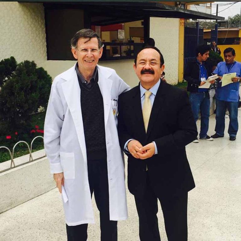 Prof. Principal Abraham Vaisberg Wolach (Decano de la Facultad de Ciencias y Filosofía-UPCH).Prof. Principal Luis Zegarra Montes-UPCH.
